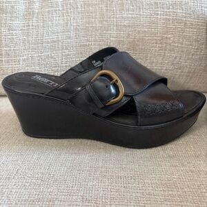 Born Curstyn Black Leather Wedge Sandals Sz 7
